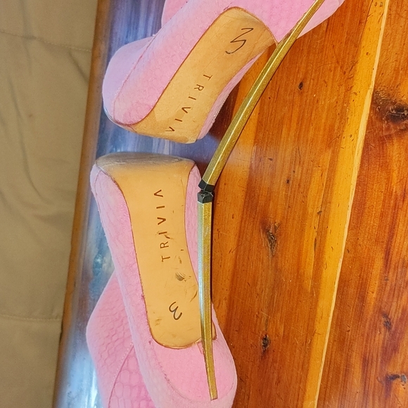 Pink suede stilletto boots. - Picture 2 of 5